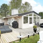 With Chromecast Near Tatil Evi Dronningmølle