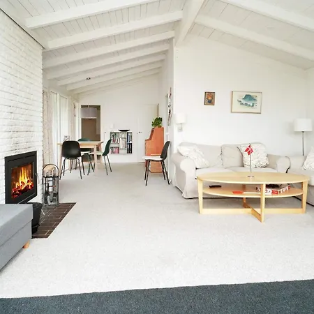 Home With Chromecast Near Beach 度假居